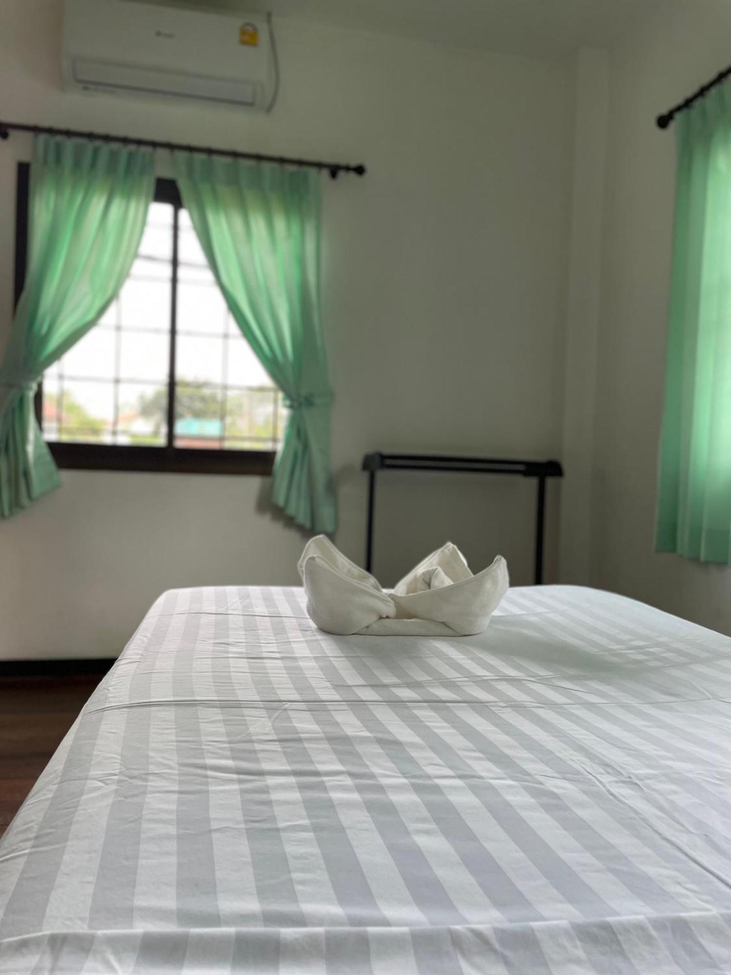 Sunrise Beach Villa Surat Thani Rum bild