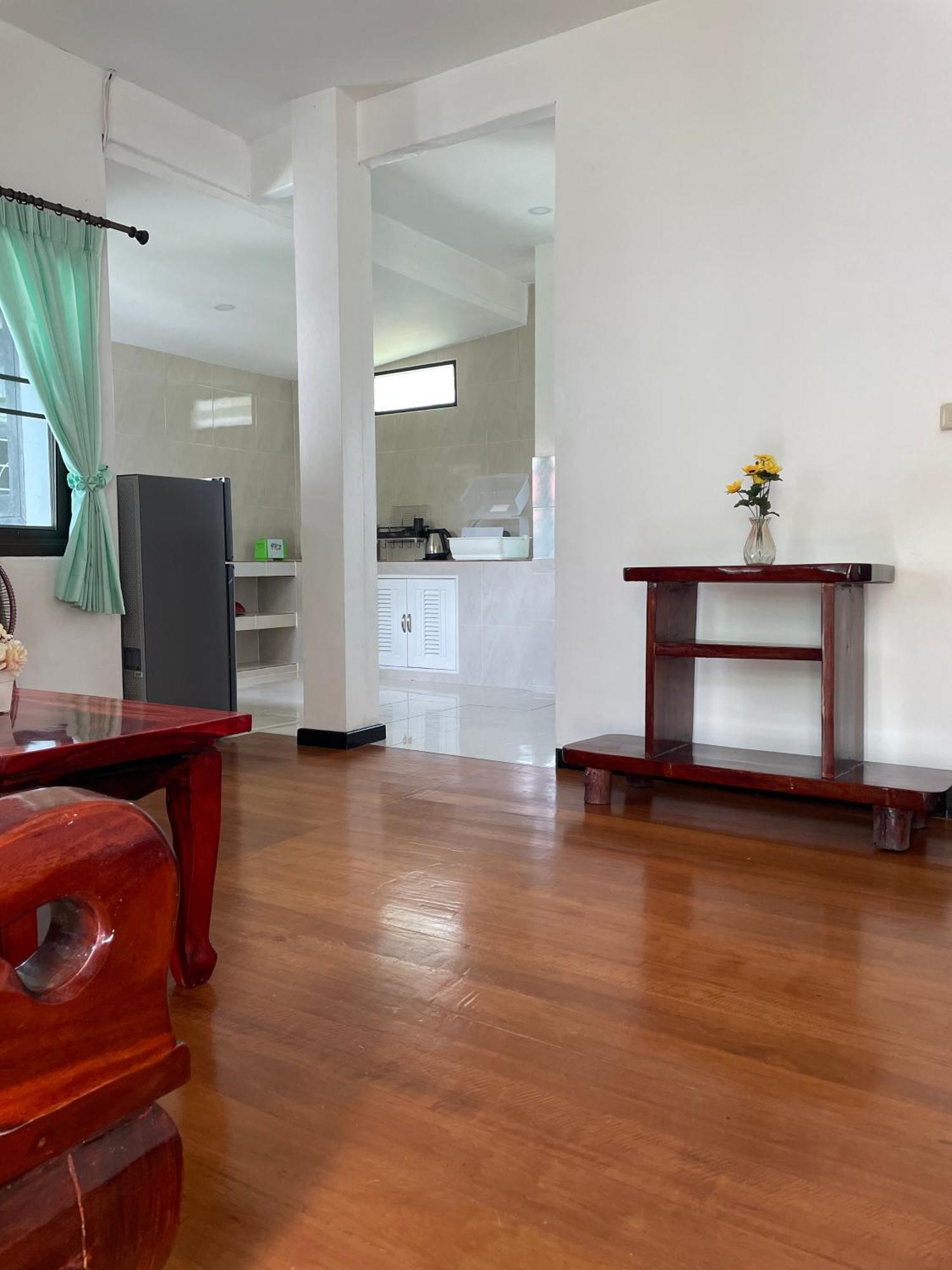 Sunrise Beach Villa Surat Thani Rum bild