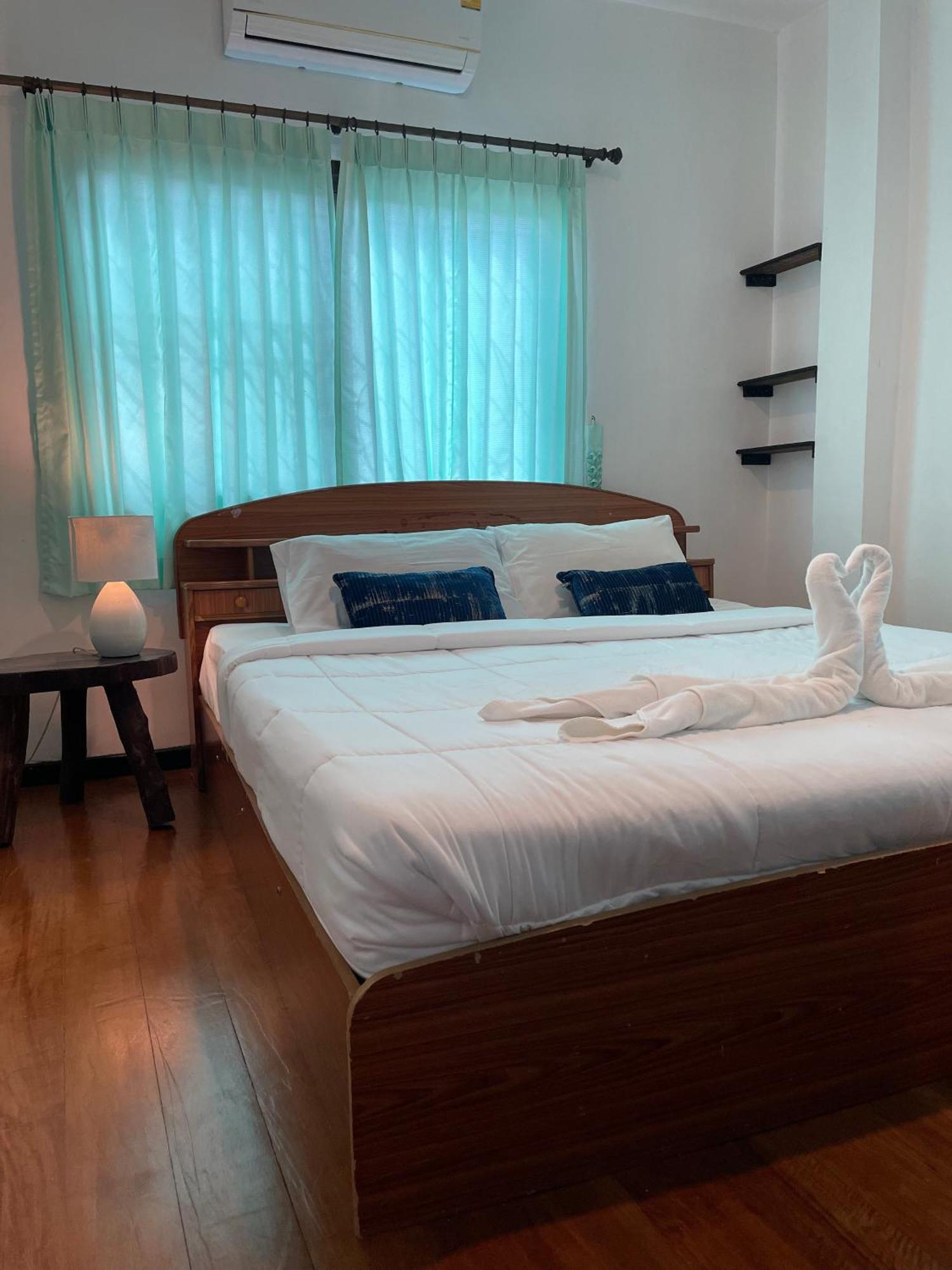Sunrise Beach Villa Surat Thani Rum bild