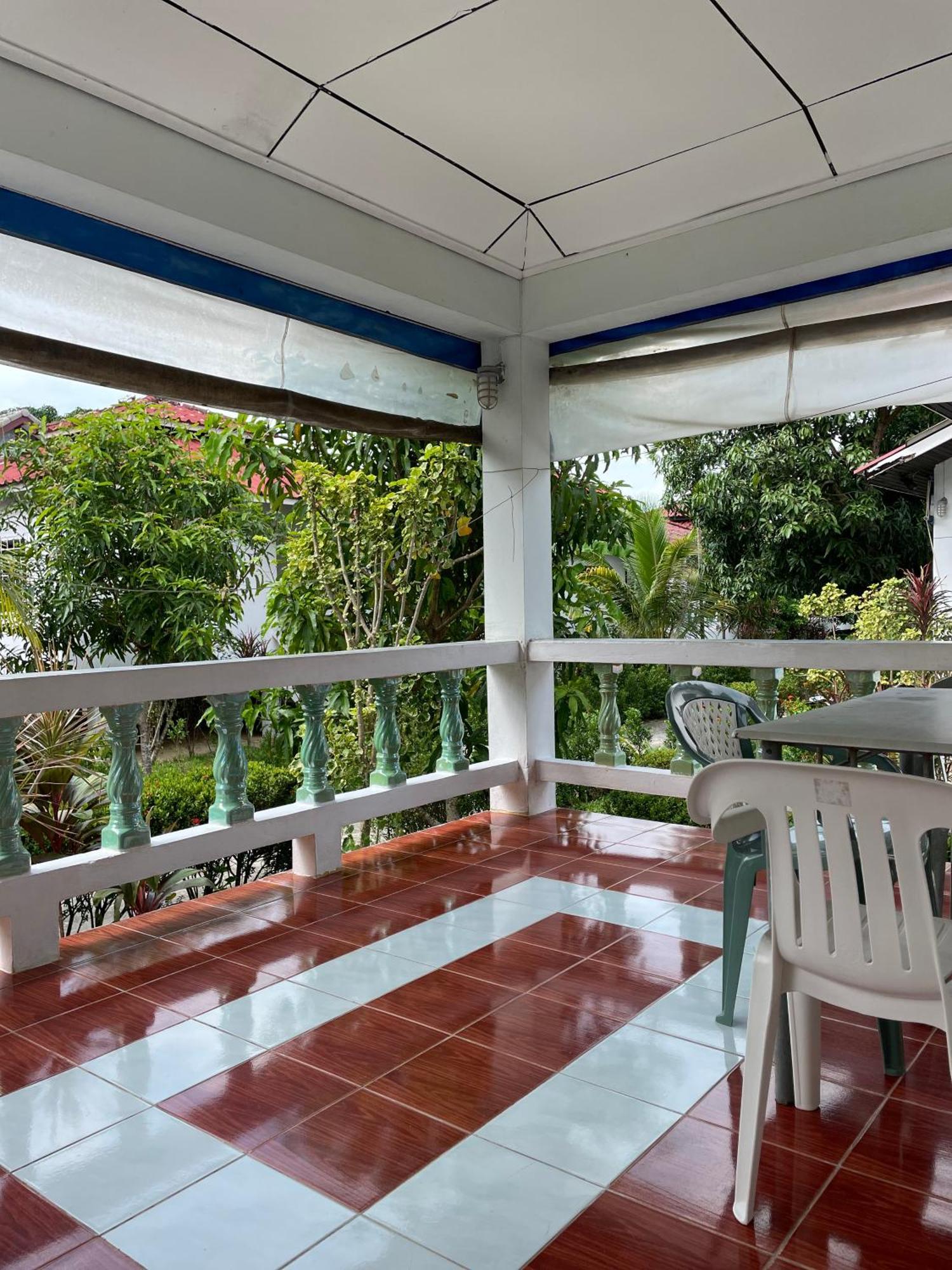 Sunrise Beach Villa Surat Thani Rum bild