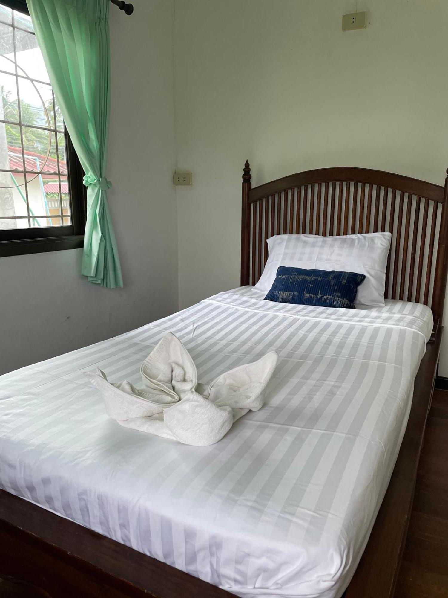 Sunrise Beach Villa Surat Thani Rum bild