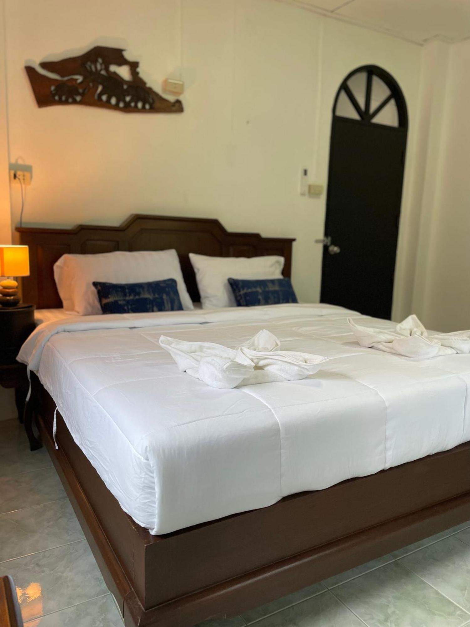 Sunrise Beach Villa Surat Thani Rum bild
